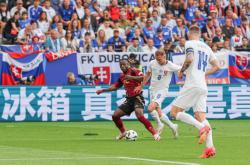 LOL决赛-关于斯洛文尼亚队员备战欧洲足球杯的信息