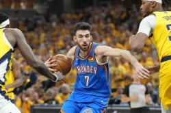 LOL赛事-马刺翻盘雷霆，布克高光表现