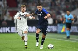 英雄联盟总决赛-法国队横扫德国队，黄鸭组合带队取胜