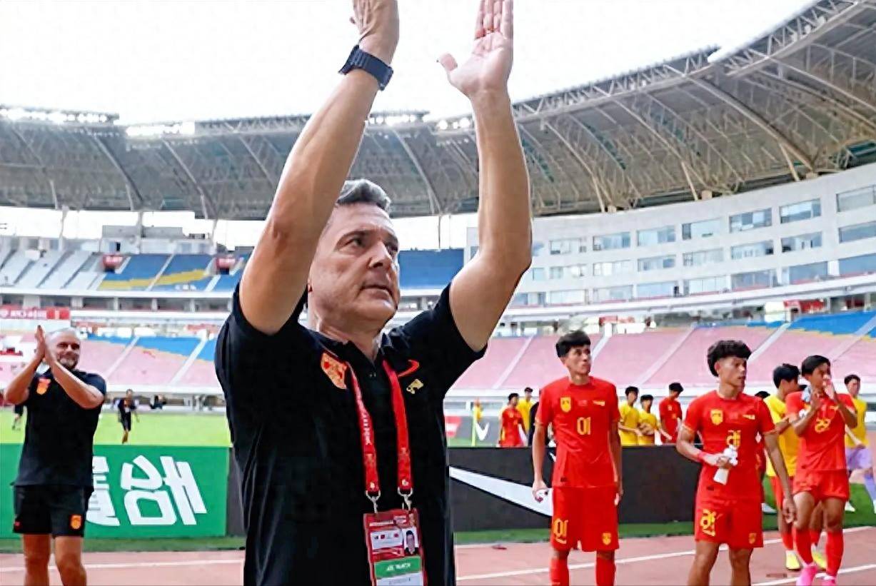 国足再度崭露头角，登上巅峰