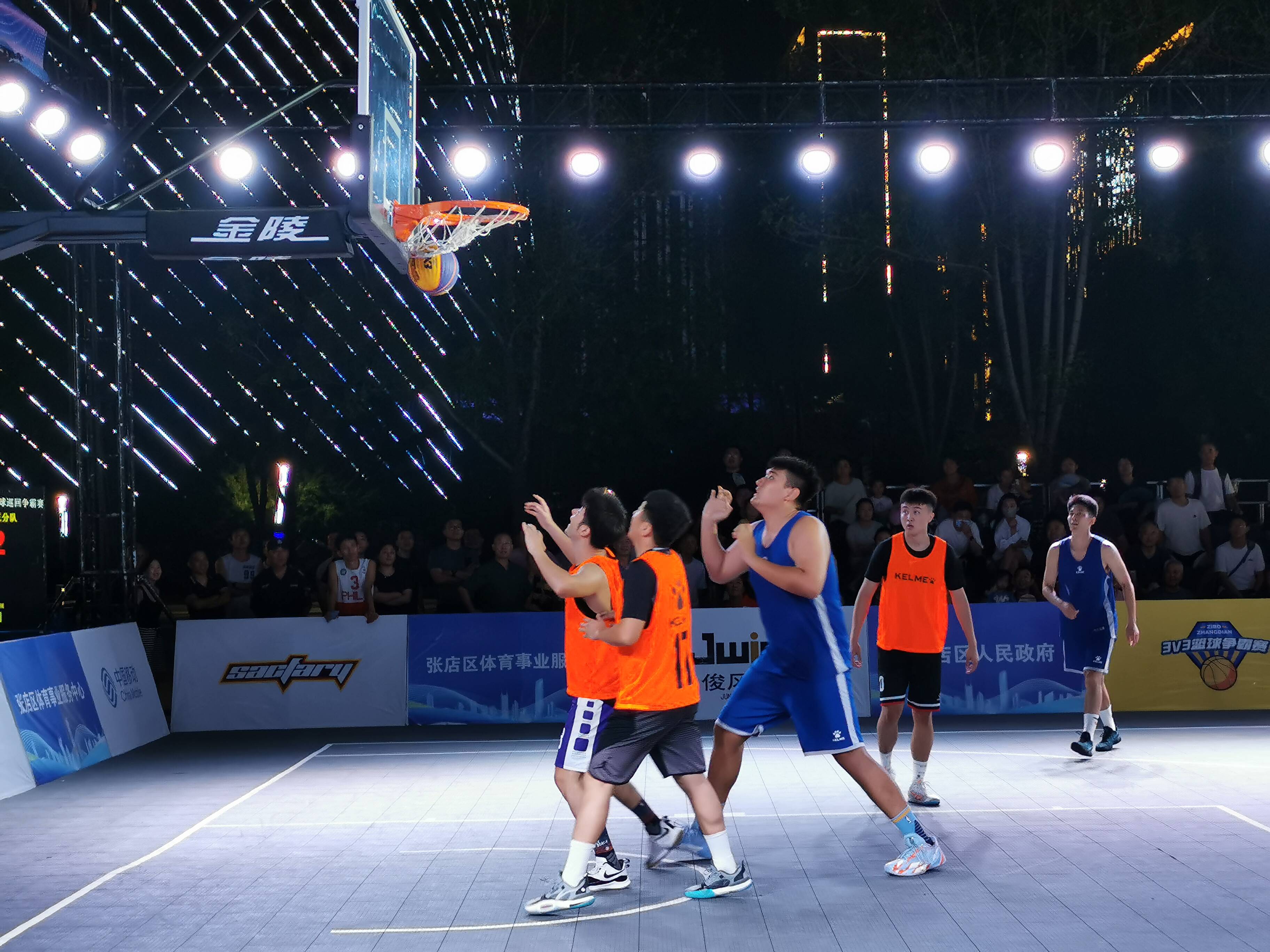 篮球职业赛事中频频出现的争议事件 篮球职业赛事中频频出现的争议事件