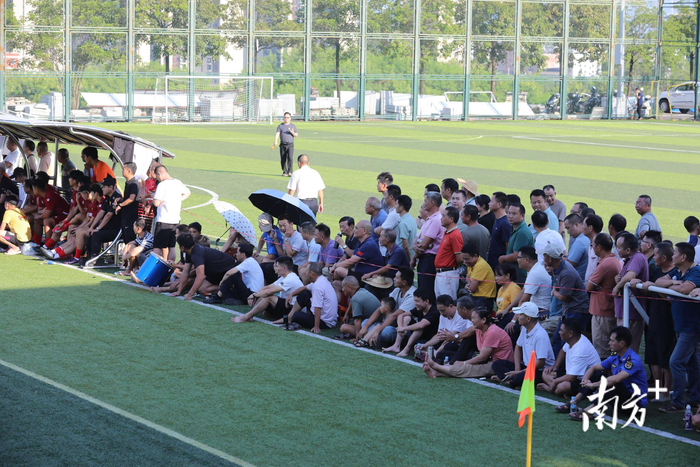 包含精彩胜负对决，场下欢呼不断的词条