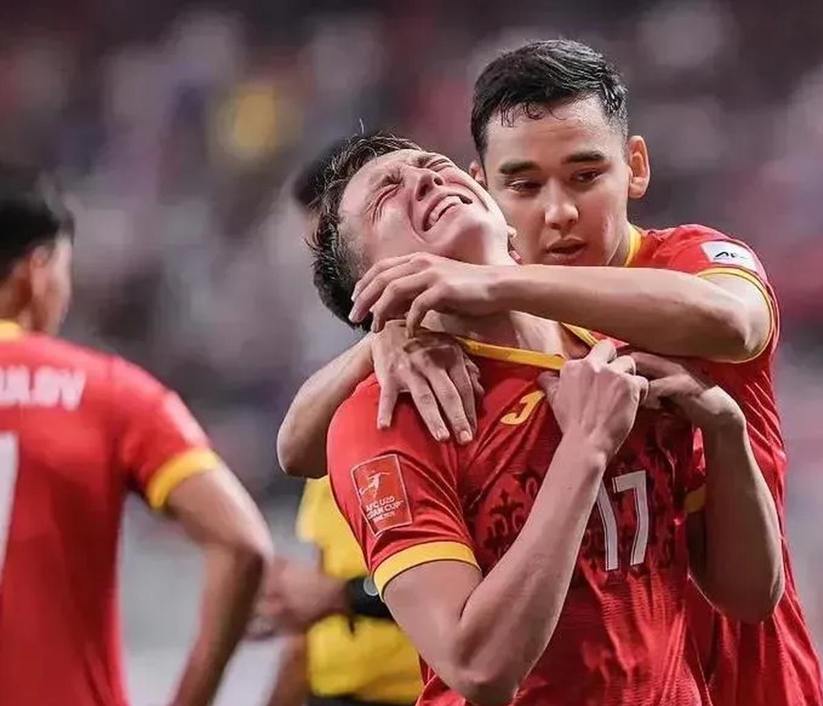 澳大利亚队对抗荷兰队，双方硬战！