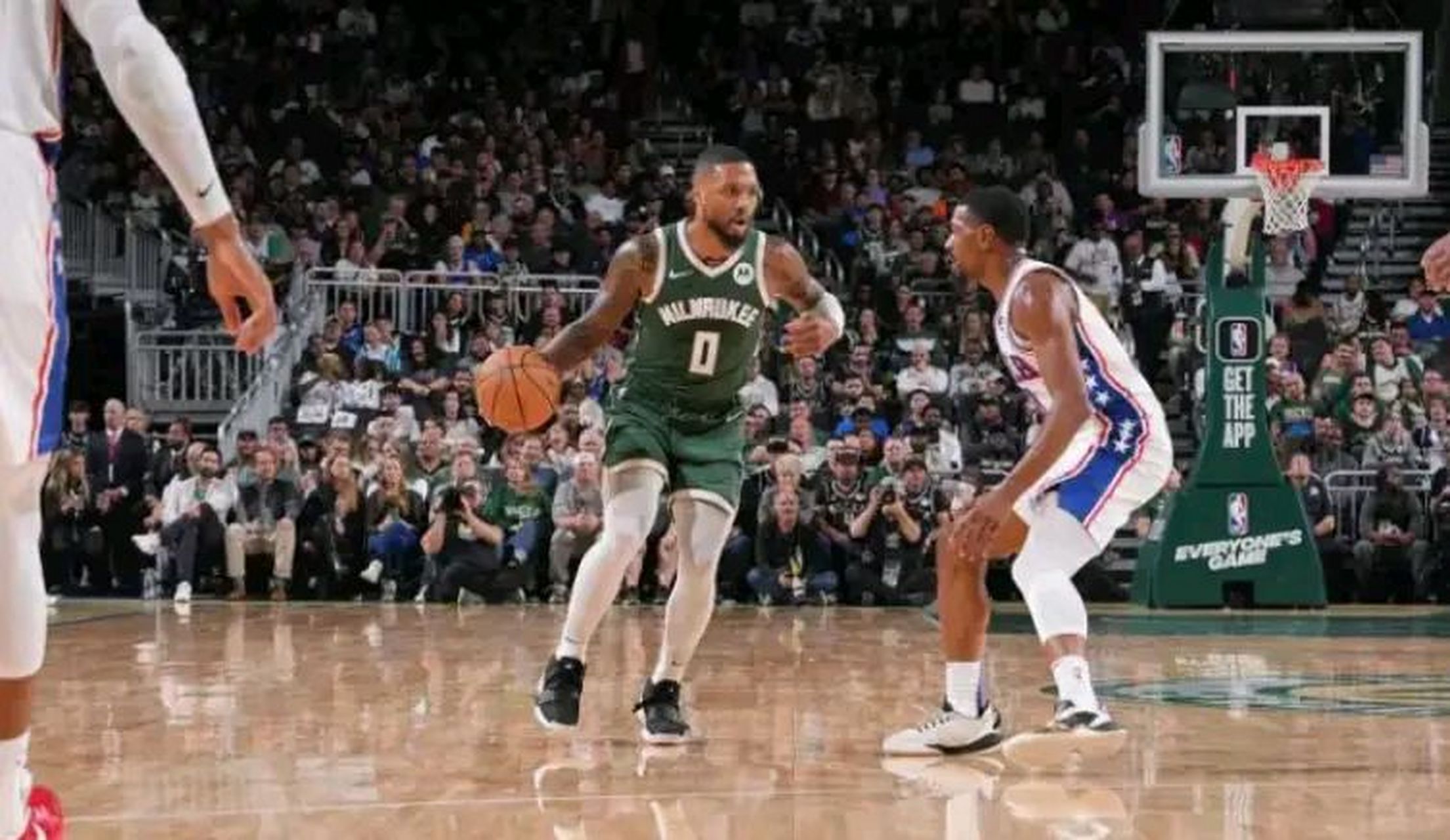 包含76人逆转四川队，利拉德高光表现的词条