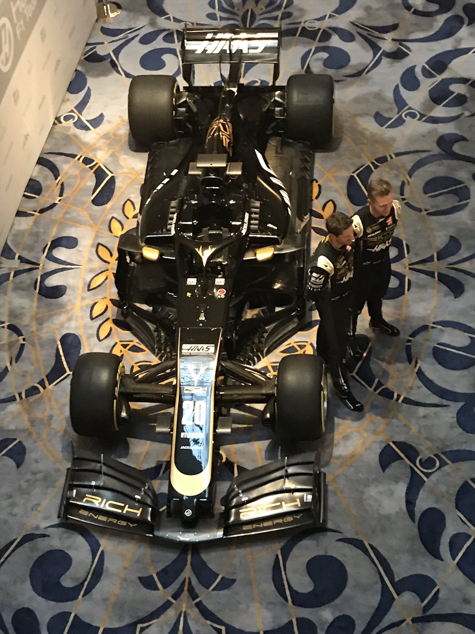 红牛二队鏖战哈斯车队,汉密尔顿扛起全队 红牛二队鏖战哈斯车队,汉密尔顿扛起全队