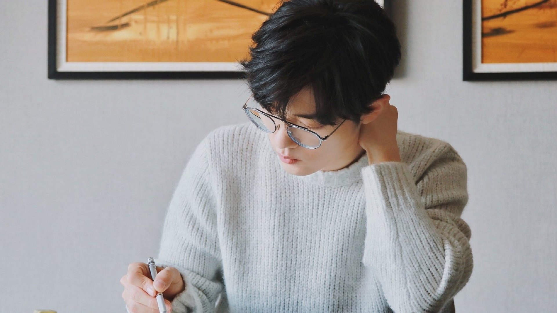 F1揭幕战上演阿尔及利亚式逆袭!梅赛德斯策略粉碎红牛,新赛季格局瞬间颠覆