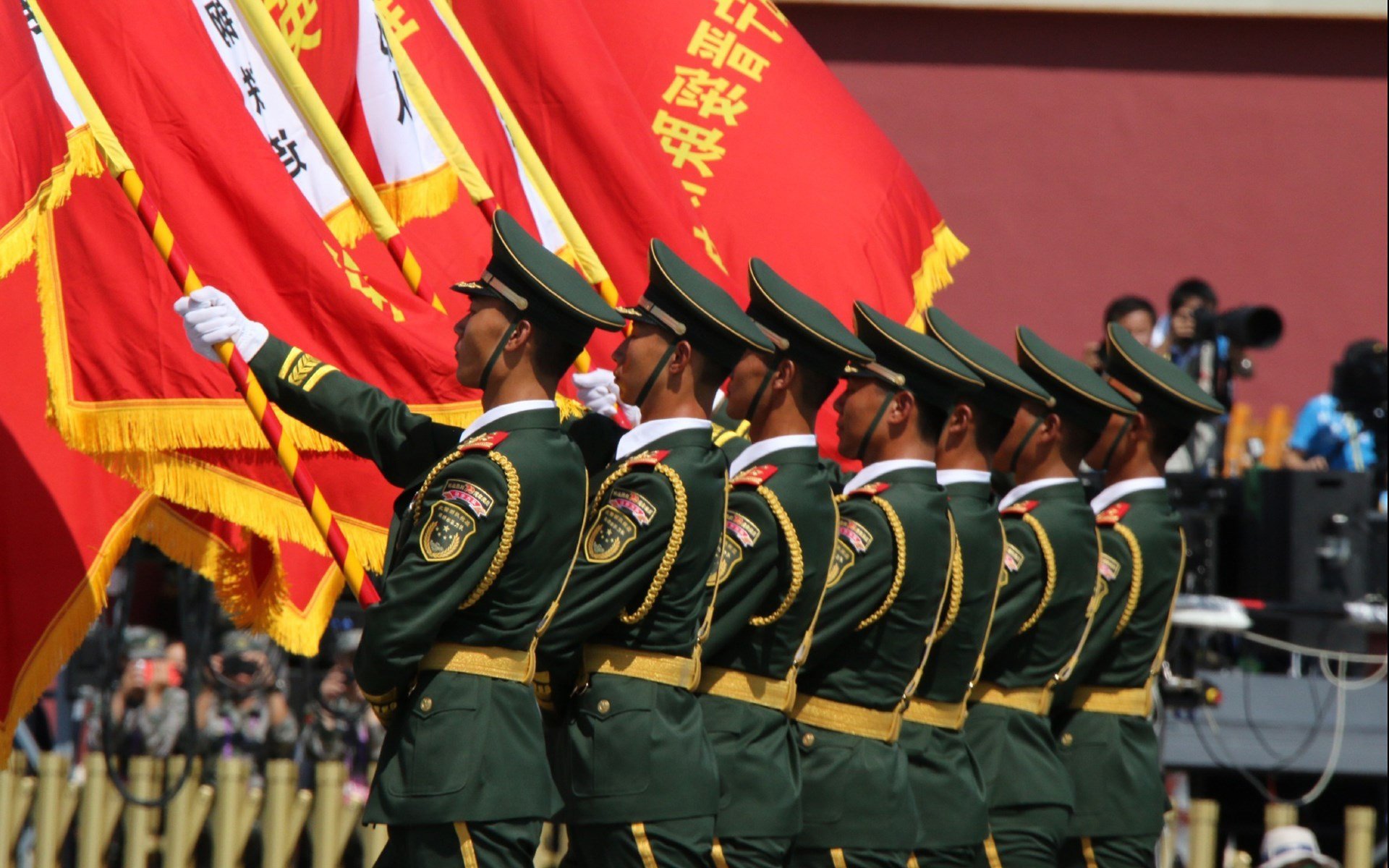 王座之争，当德甲铁骑遇上丹佛高原，体育史诗如何书写命运交响曲？