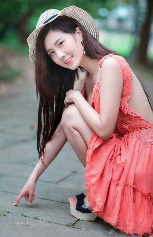 首先，我们来扩展思维，构思一个既有深度又吸引眼球的标题